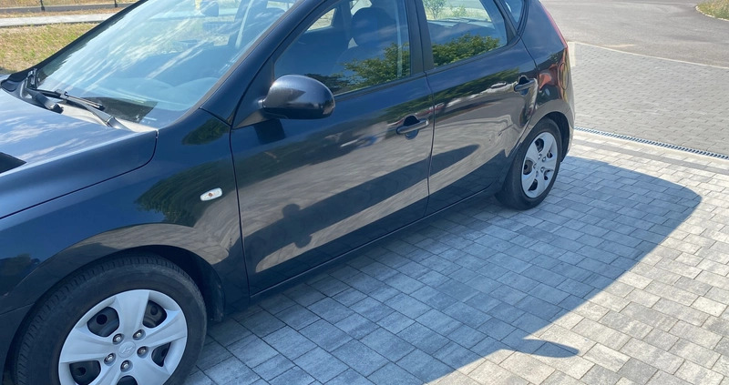 Hyundai I30 cena 21000 przebieg: 118000, rok produkcji 2010 z Kobyłka małe 67